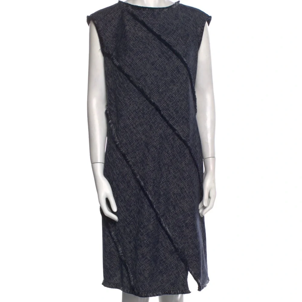 Escada lovely luxe